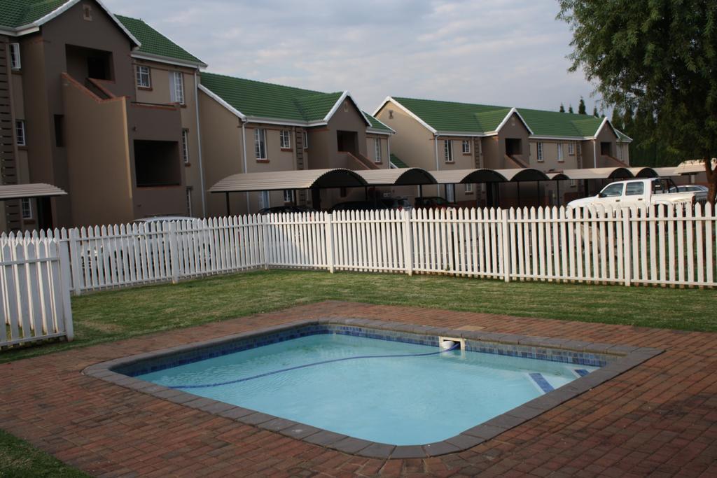 African Eagle Apartments Witfield المظهر الخارجي الصورة